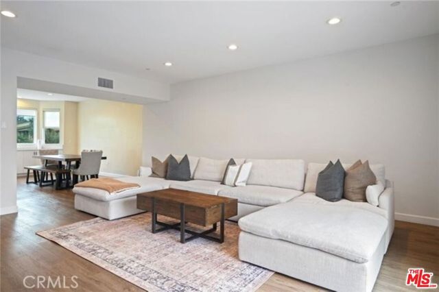 904 Warwick Avenue, Thousand Oaks, CA 91360