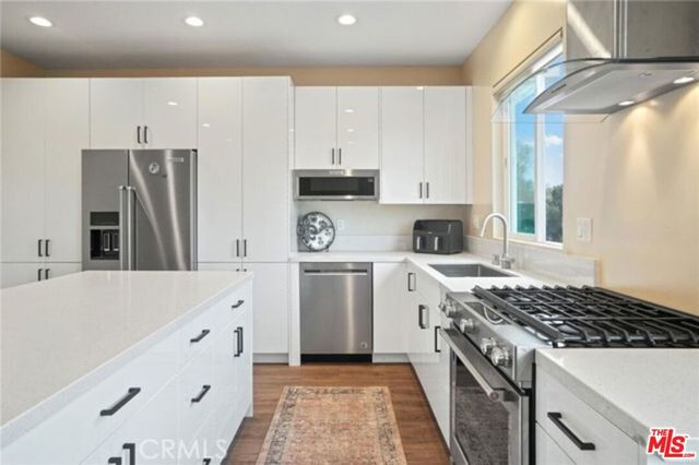 904 Warwick Avenue, Thousand Oaks, CA 91360