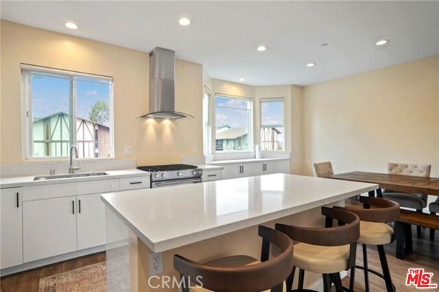904 Warwick Avenue, Thousand Oaks, CA 91360
