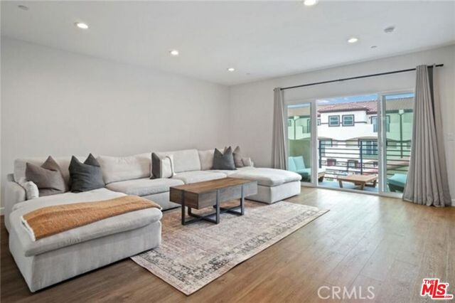 904 Warwick Avenue, Thousand Oaks, CA 91360