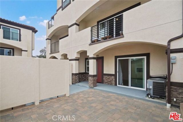 904 Warwick Avenue, Thousand Oaks, CA 91360