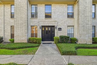 2611 Eisenhauer Rd Apt 1005, San Antonio, TX 78209