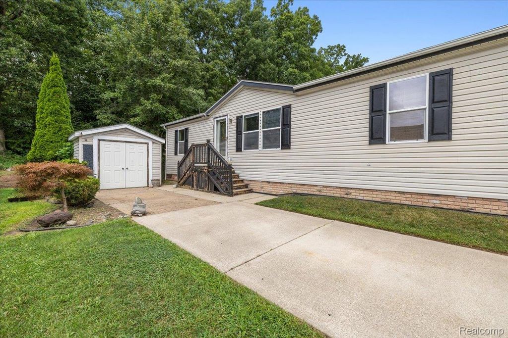 3403 Nottingham, Salem Township, MI 48167