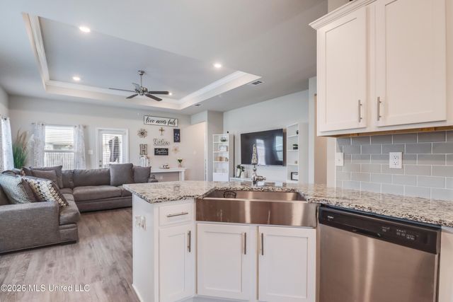 63 Saltmeadow Circle, Ocean Springs, MS 39564