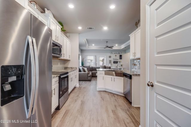 63 Saltmeadow Circle, Ocean Springs, MS 39564