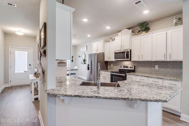 63 Saltmeadow Circle, Ocean Springs, MS 39564