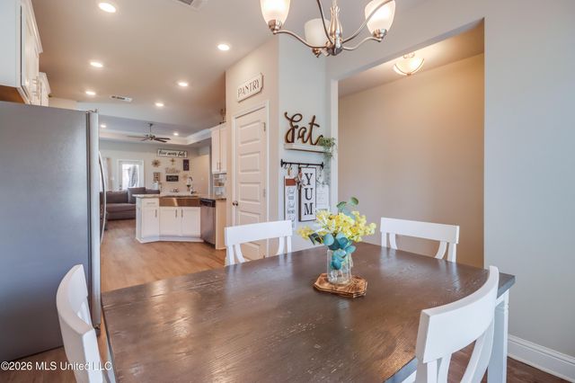 63 Saltmeadow Circle, Ocean Springs, MS 39564