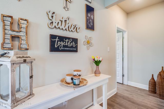 63 Saltmeadow Circle, Ocean Springs, MS 39564