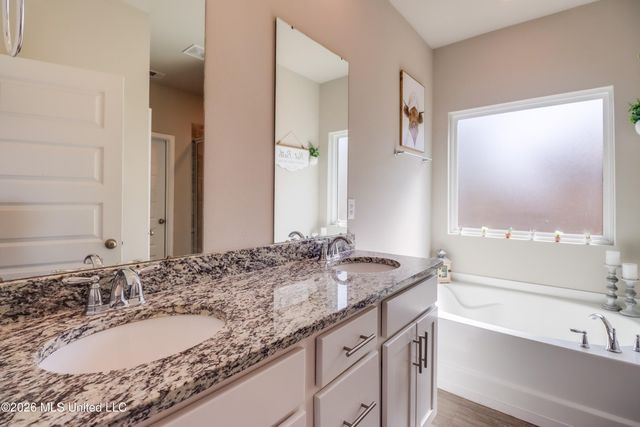 63 Saltmeadow Circle, Ocean Springs, MS 39564