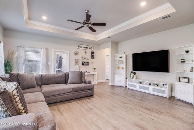 63 Saltmeadow Circle, Ocean Springs, MS 39564