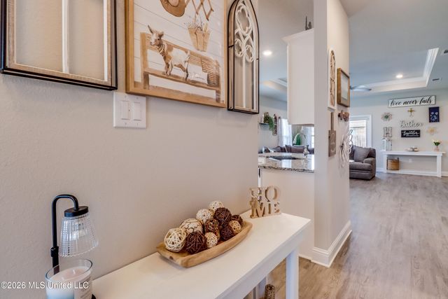 63 Saltmeadow Circle, Ocean Springs, MS 39564