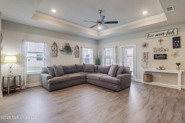 63 Saltmeadow Circle, Ocean Springs, MS 39564