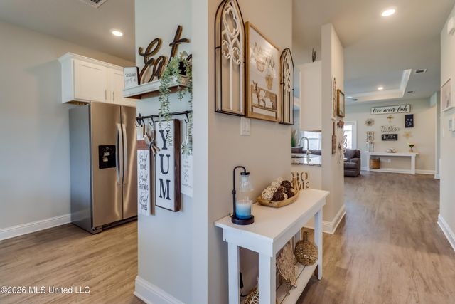 63 Saltmeadow Circle, Ocean Springs, MS 39564