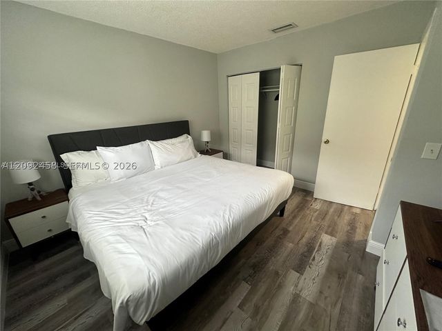 3739 SE 15 St 1, Dania Beach, FL 33004
