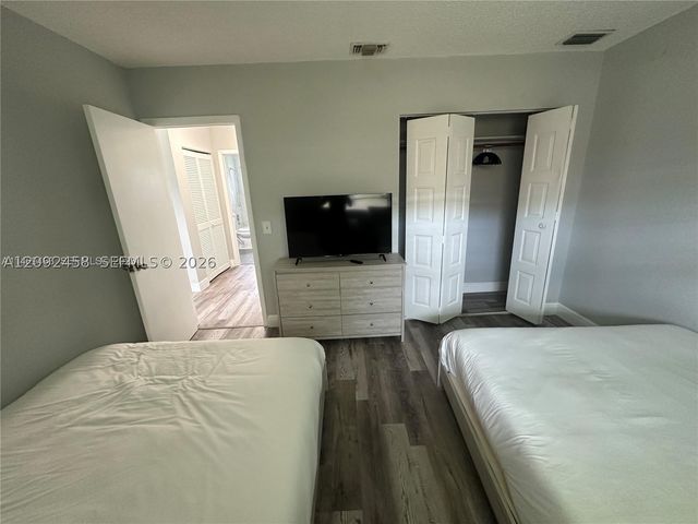 3739 SE 15 St 1, Dania Beach, FL 33004
