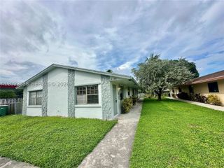 3739 SE 15 St 1, Dania Beach, FL 33004