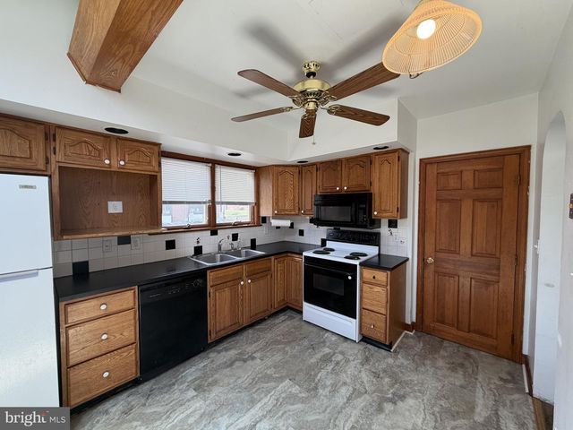 918 NEW RD, Elsmere, DE 19805