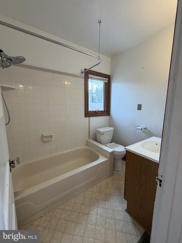 918 NEW RD, Elsmere, DE 19805