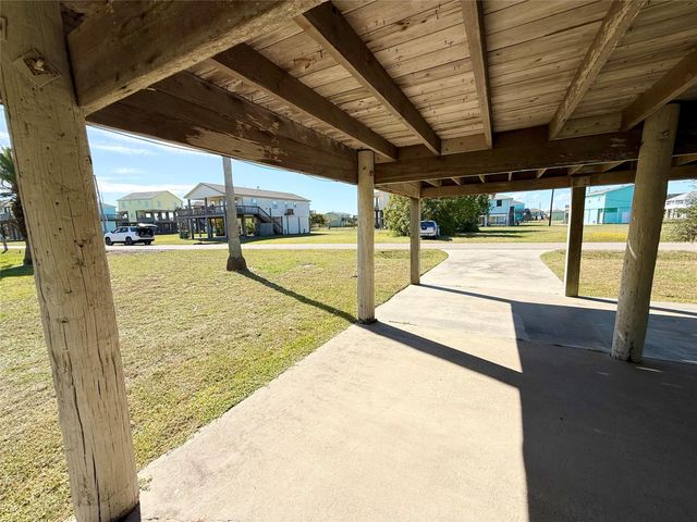 954 Eastview, Port Bolivar, TX 77650