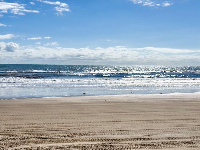 954 Eastview, Port Bolivar, TX 77650