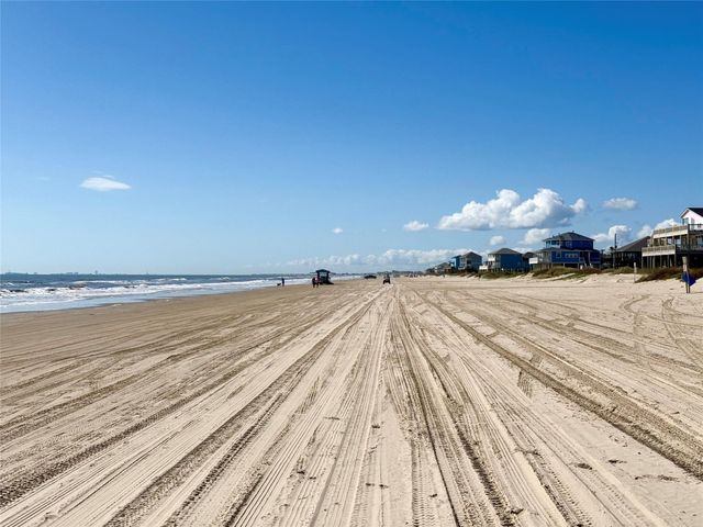 954 Eastview, Port Bolivar, TX 77650