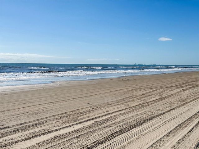 954 Eastview, Port Bolivar, TX 77650