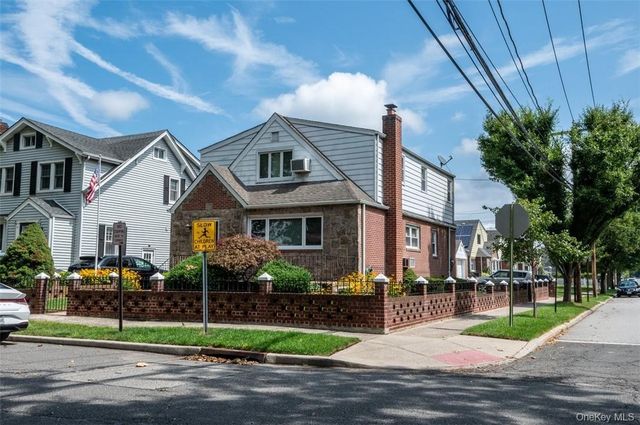 200 Ingraham Lane, New Hyde Park, NY 11040