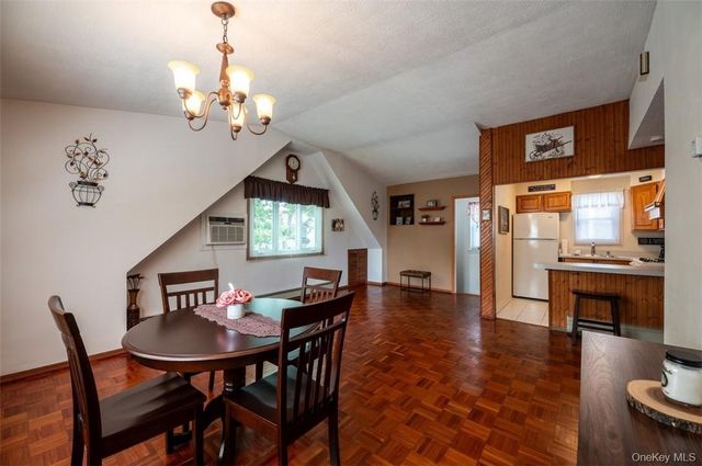 200 Ingraham Lane, New Hyde Park, NY 11040