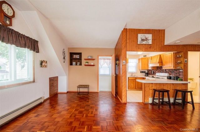 200 Ingraham Lane, New Hyde Park, NY 11040