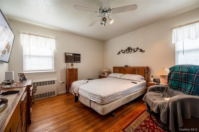 200 Ingraham Lane, New Hyde Park, NY 11040