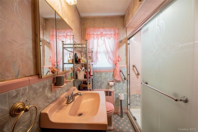 200 Ingraham Lane, New Hyde Park, NY 11040