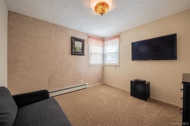 200 Ingraham Lane, New Hyde Park, NY 11040