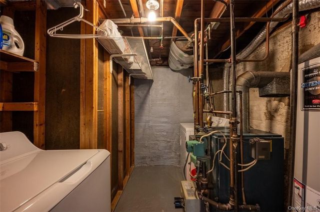 200 Ingraham Lane, New Hyde Park, NY 11040