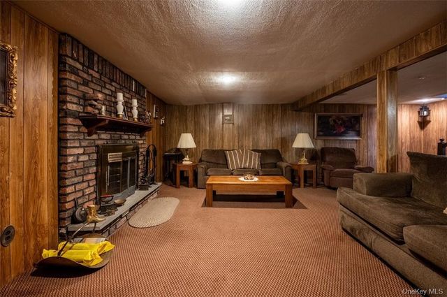 200 Ingraham Lane, New Hyde Park, NY 11040