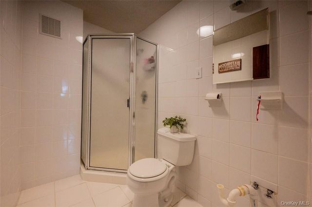 200 Ingraham Lane, New Hyde Park, NY 11040