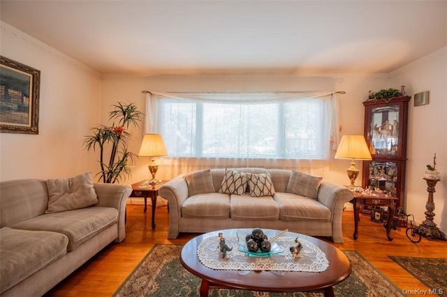 200 Ingraham Lane, New Hyde Park, NY 11040