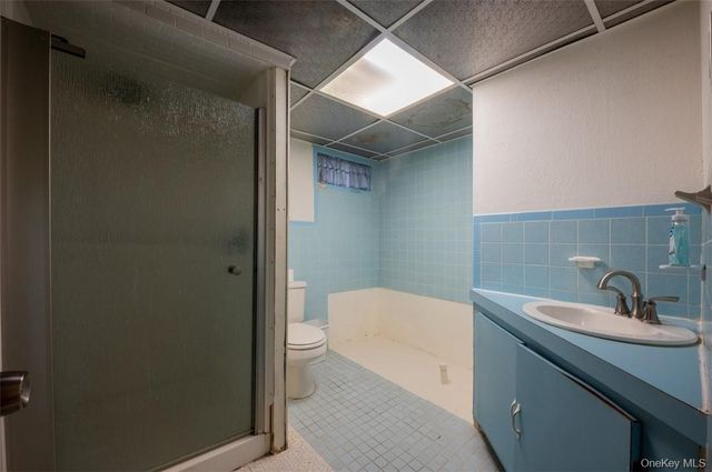 200 Ingraham Lane, New Hyde Park, NY 11040