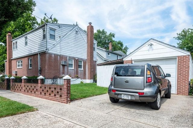 200 Ingraham Lane, New Hyde Park, NY 11040