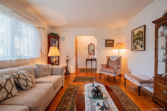 200 Ingraham Lane, New Hyde Park, NY 11040