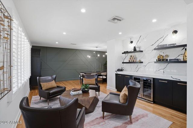 216 E GLENN Drive, Phoenix, AZ 85020