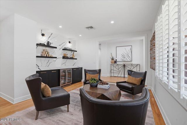 216 E GLENN Drive, Phoenix, AZ 85020