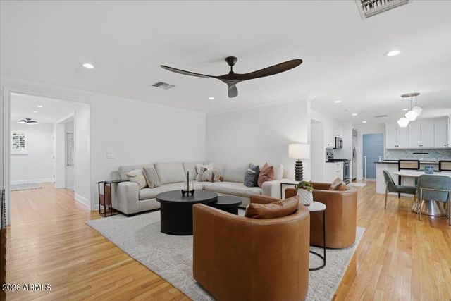 216 E GLENN Drive, Phoenix, AZ 85020