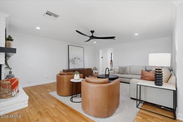 216 E GLENN Drive, Phoenix, AZ 85020
