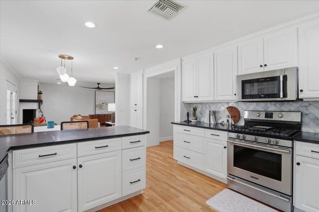 216 E GLENN Drive, Phoenix, AZ 85020