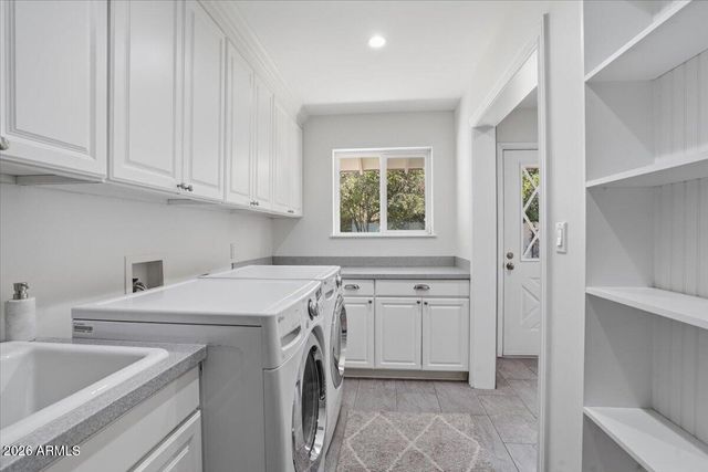216 E GLENN Drive, Phoenix, AZ 85020