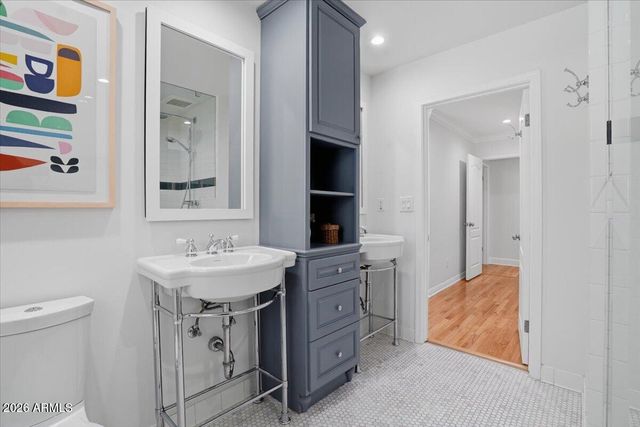 216 E GLENN Drive, Phoenix, AZ 85020