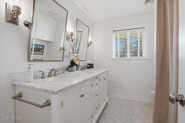 216 E GLENN Drive, Phoenix, AZ 85020