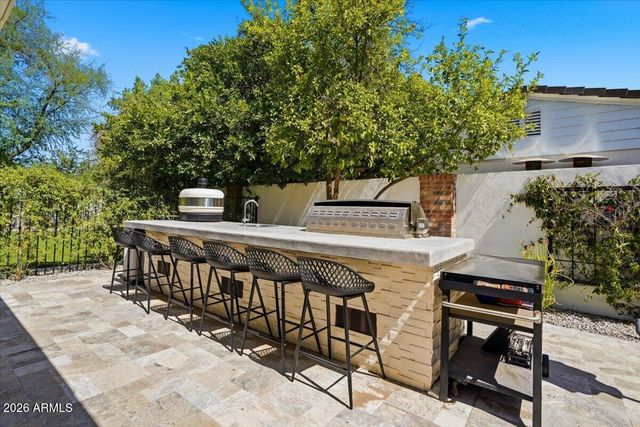 216 E GLENN Drive, Phoenix, AZ 85020
