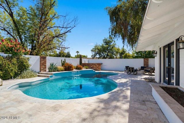 216 E GLENN Drive, Phoenix, AZ 85020