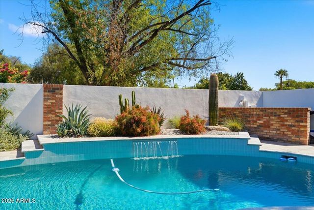 216 E GLENN Drive, Phoenix, AZ 85020